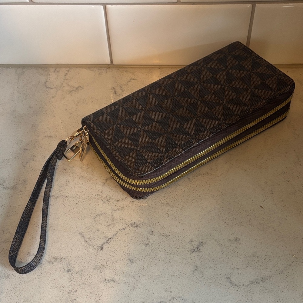 NWOT Brown Geometric Wristlet Wallet - Detachable Strap, Gold Hardware